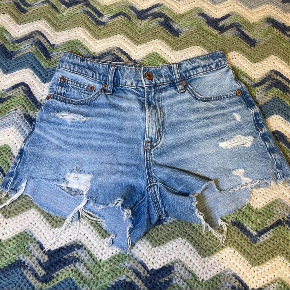 American Eagle ‘90s Boyfriend Shorts